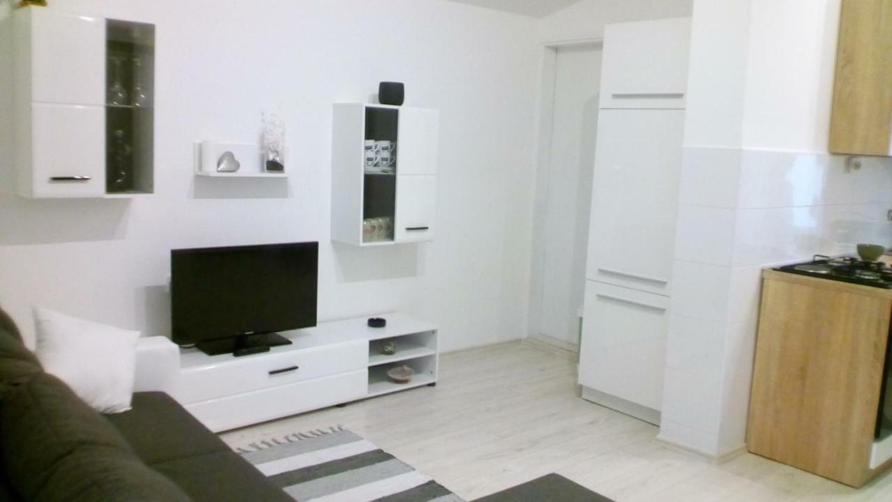 Apartment Roko Vir Exterior photo