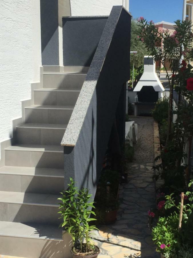 Apartment Roko Vir Exterior photo